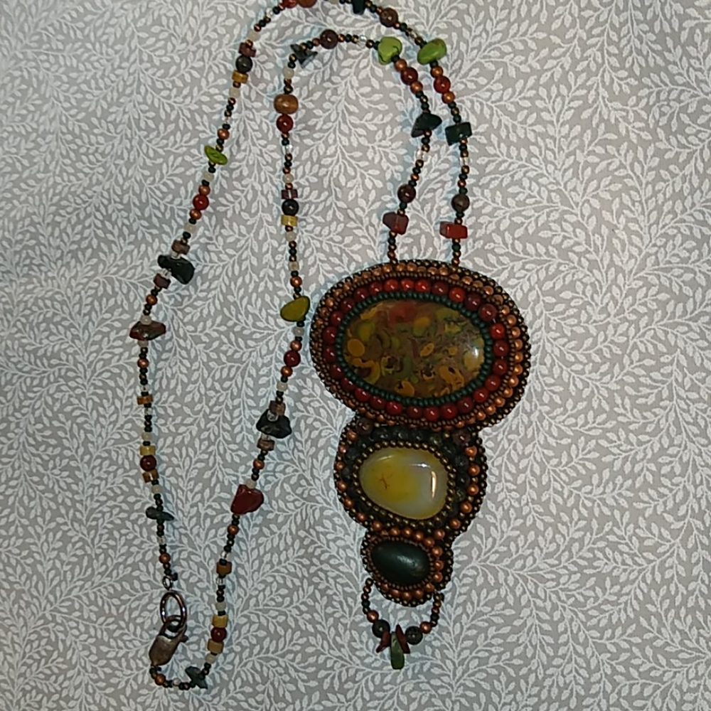 Me-made Jasper embroidered necklace - Picture 5 of 5